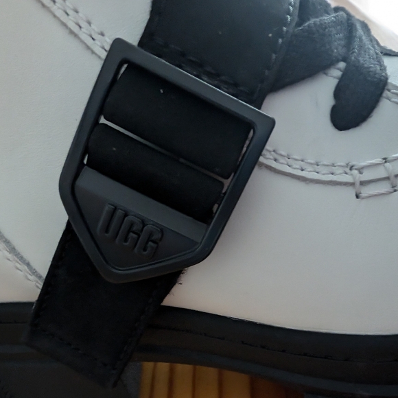 UGG ASHTON LACE UP BOOT WHITE LEATHER WATERPROOF HIGH TOP WOMENS US 7.5 - Picture 6 of 7